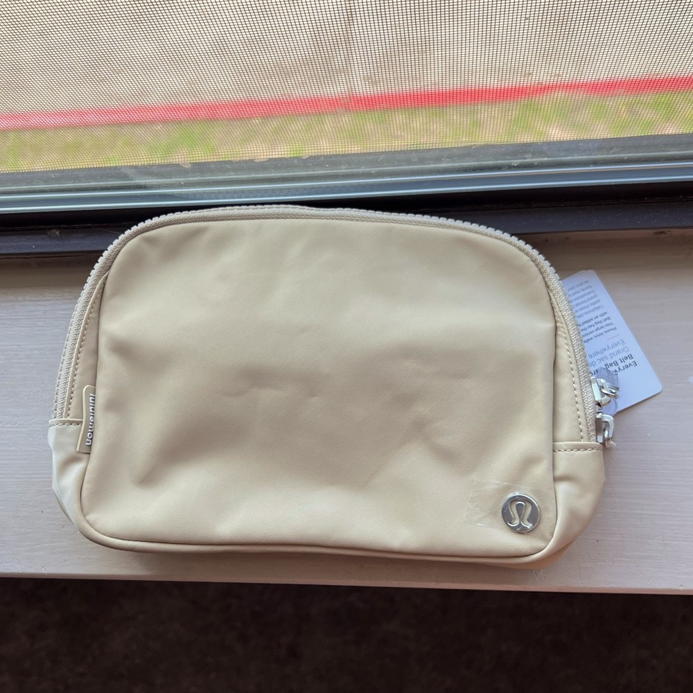 NWT Lululemon 2L Everywhere Belt Bag in Trench